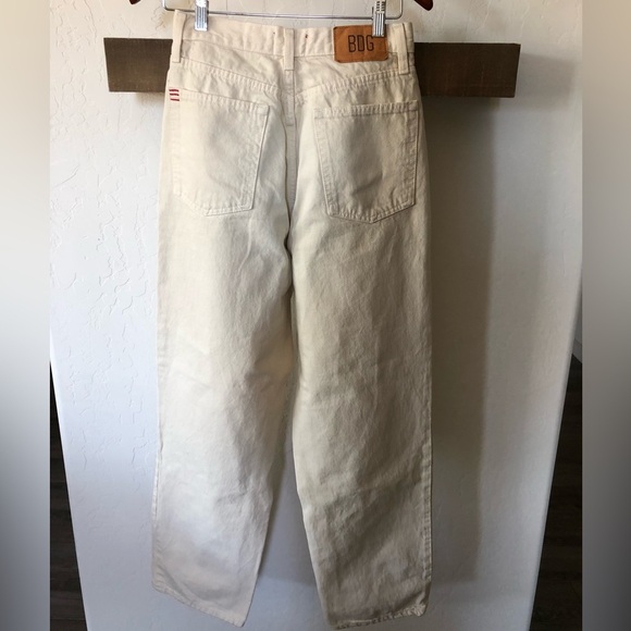 BDG|UO Cream Neutral High Rise Baggy Jeans, size 29•••90’s Style, Excellent🫶🏻 - Picture 4 of 12